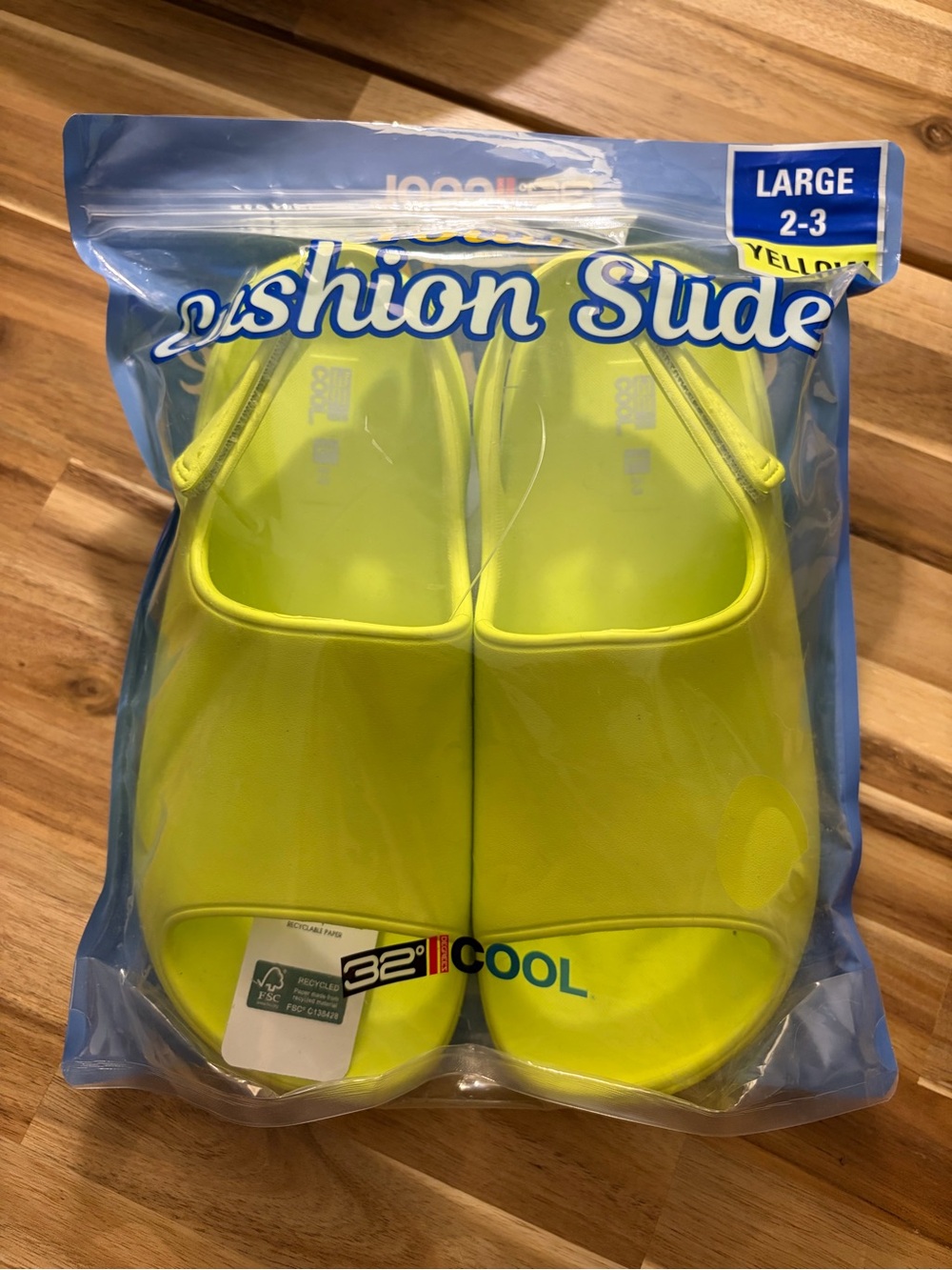 NWT: 32 Degrees cushion slides - Youth size 2/3